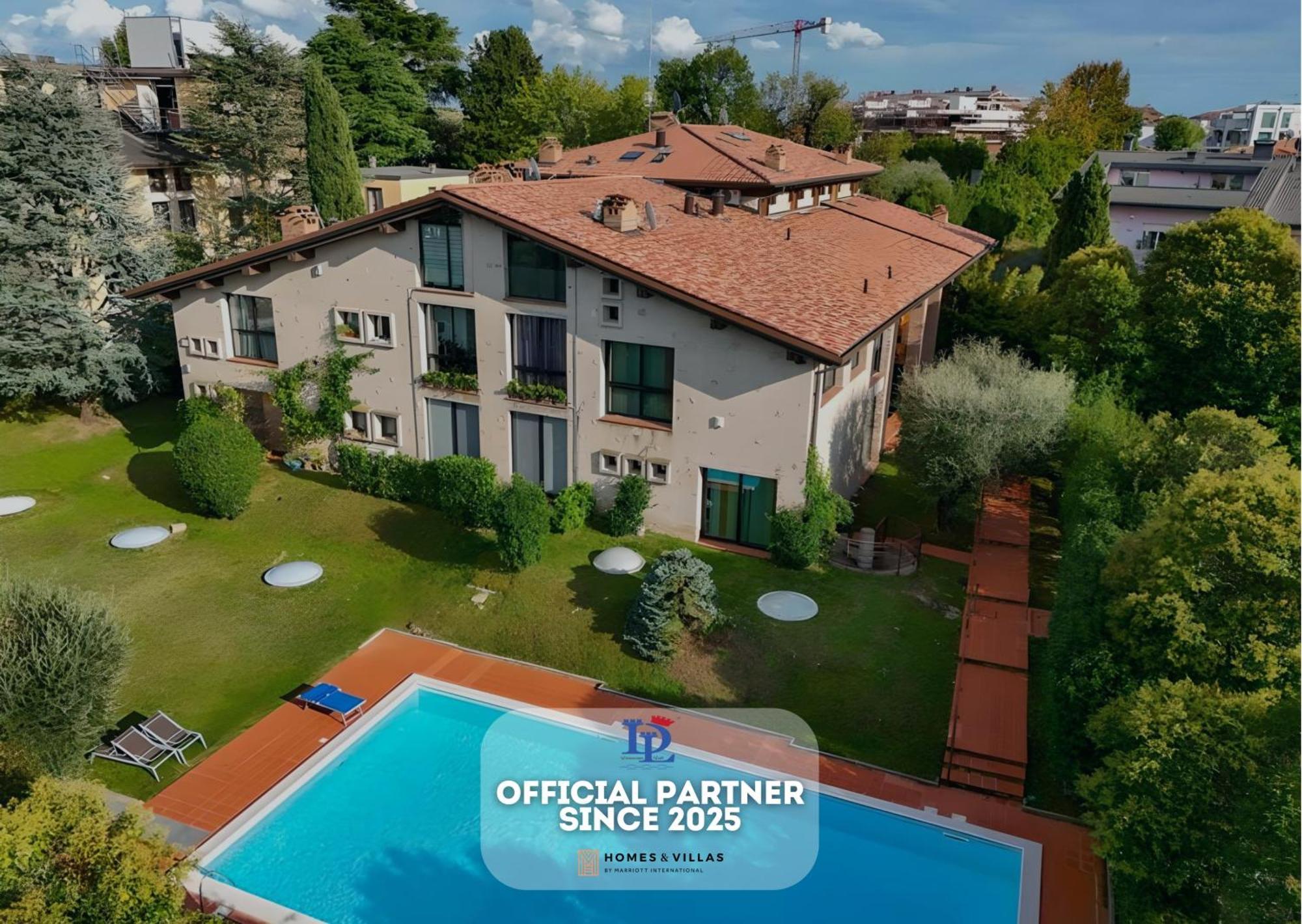 Desenzanoloft Official Partner Marriott Homes & Villas - Swarovski Family Apartment With Pool Desenzano del Garda Eksteriør billede